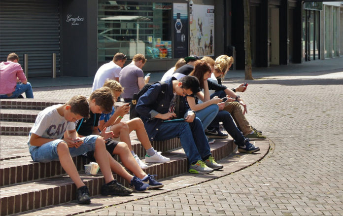 tecnologias para hablar con la generacion z pixabay