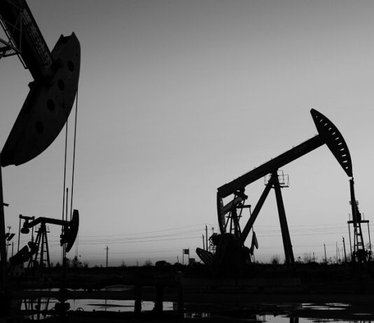 Combustible humano: paradoja de la reconstrucción petrolera en Venezuela